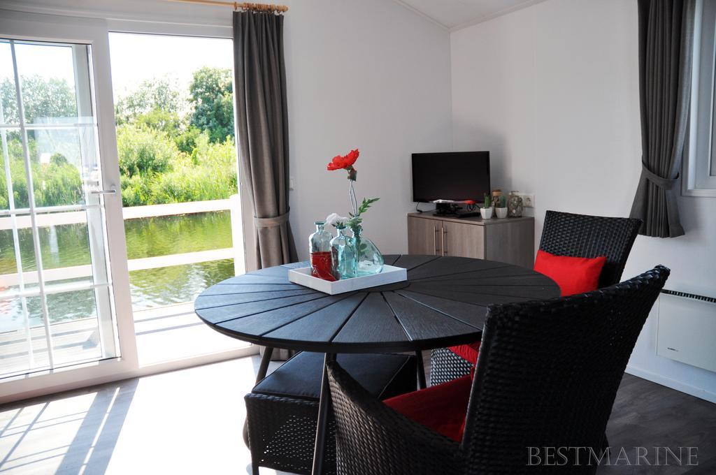 Bestmarine Waterchalets Flevo Marina เลลีสตัด ห้อง รูปภาพ