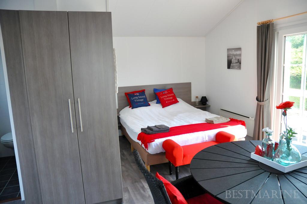 Bestmarine Waterchalets Flevo Marina เลลีสตัด ห้อง รูปภาพ