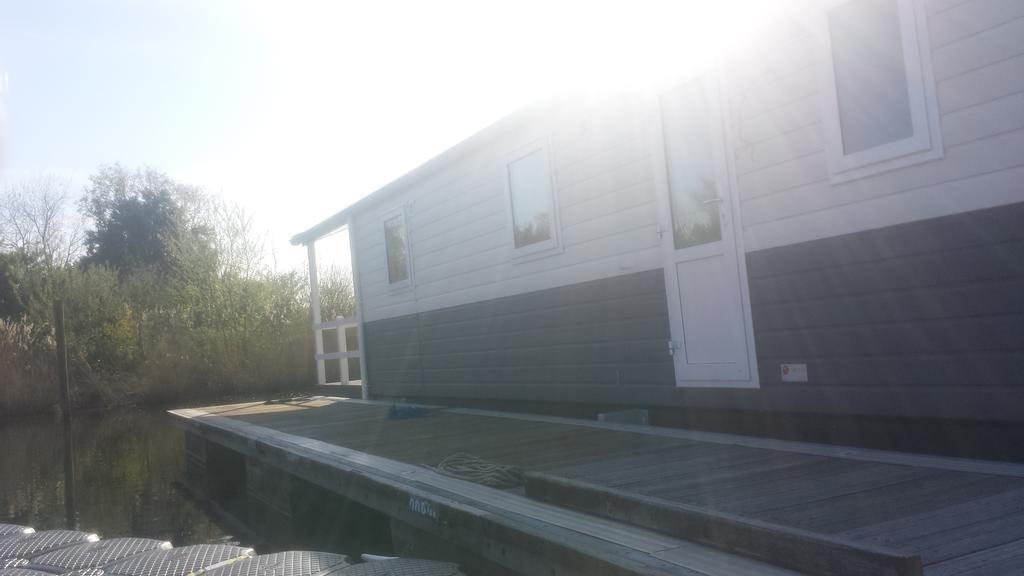 Bestmarine Waterchalets Flevo Marina เลลีสตัด ภายนอก รูปภาพ